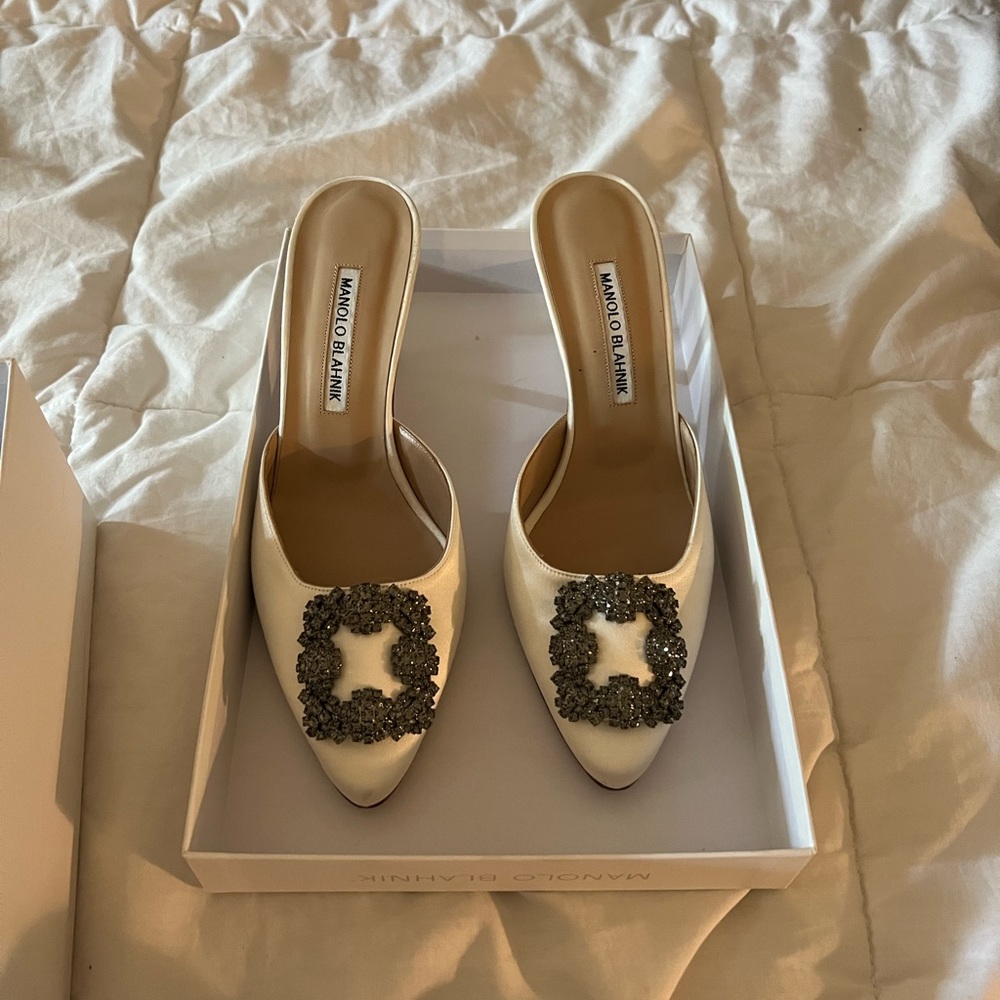 Manolo Blahnik HANGISIMU Off-White Satin Jewel Buckle Mules - size 38